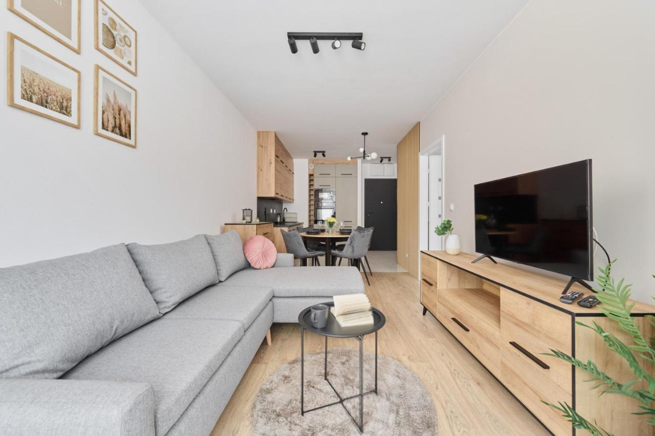 Nowoczesny Apartament Z Balkonem I Parkingiem W Centrum Wroclawia By Noclegi Renters Экстерьер фото
